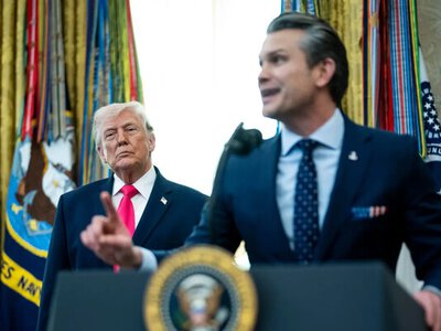 Трамп после визита в Китай решает, возобновлять ли удары по Ирану – NYT