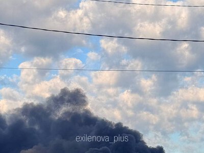 По Москве массированно ударили дронами: горят заводы, НПЗ и технопарк, детали атаки (видео)