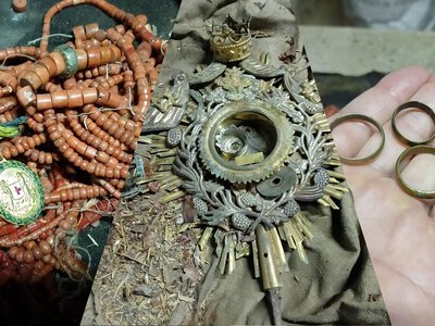 Под полом Унивской лавры на Львовщине нашли тайник, который могли скрыть еще при СССР