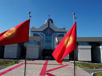 Кыргызстан после введения Европой санкций заявил о закрытии 50 компаний. Названия не приводятся