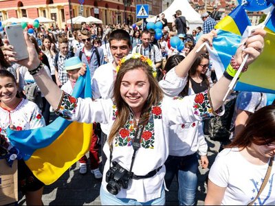 В Украину массово возвращаются беженцы: сколько людей дома?