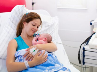 Изобретено устройство для родовспоможения, на замену акушерским щипцам