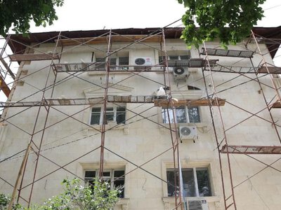  В Алматы продолжается масштабный ремонт фасадов 