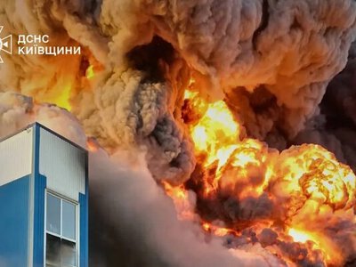 Районы Киевщины ночью были под массированной атакой рф, вспыхнули пожары и разрушены дома