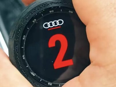 Энтузиаст превратил ручку КПП Audi A4 в умный дисплей с музыкальным пультом