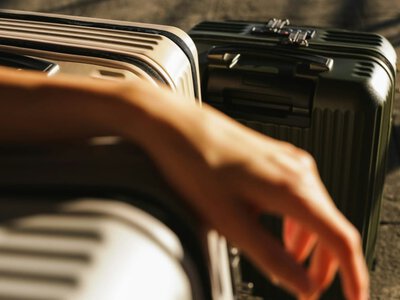 Что угрожает украинцам за границей в случае игнорирования оформления паспорта для ребенка (Видео)