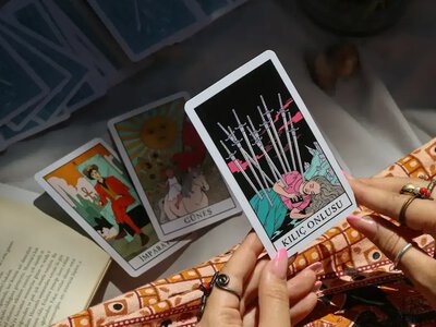 Таро-прогноз на 27 мая: какие знаки Зодиака ждёт финансовый успех и перемены в карьере