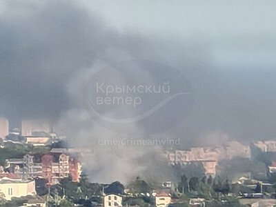 В Крыму ночью прогремели взрывы, в Севастополе вспыхнул масштабный пожар