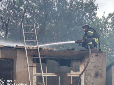 В Дружковке из-за атаки дрона произошёл пожар в частном домовладении