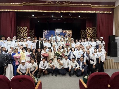  В Жанаозене выпускники подарили дом бывшей однокласснице, воспитывающей двоих детей 