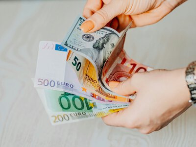 Доллар снова на максимуме: какой курс валют установил НБУ на 28 мая