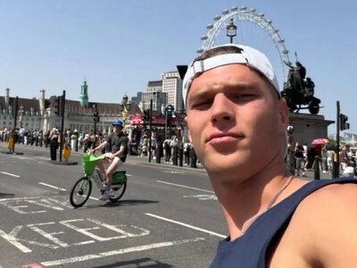 Настоящий релакс! Судаков показал, как наслаждается отдыхом в лучших европейских столицах