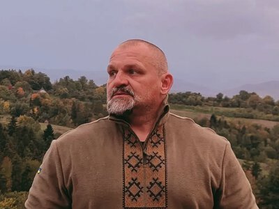 Самый сильный человек планеты Вирастюк подрабатывает на подвозе людей (фото)