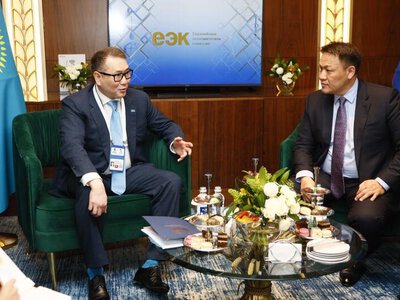 Встреча Министра торговли и интеграции РК А.Шаккалиева с Заместителем Премьер-министра Монголии Н.Нямтайширын в рамках Евразийского экономического форума