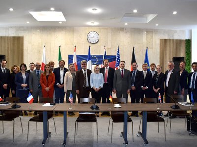 Послы G7 остаются работать в Киеве, несмотря на угрозы рф