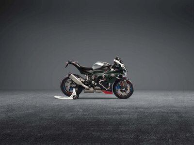 BMW представил лимитированный мотоцикл в честь легендарной гонки: 115 экземпляров с историей острова Мэн