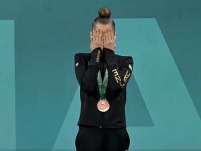 Украинская гимнастка закрыла глаза и уши во время гимна РФ: демарш на пьедестале Евро-2026 (видео)
