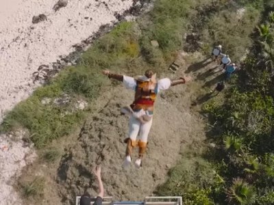 Реальный прыжок веры: Red Bull повторил легендарный трюк из Assassin’s Creed на 18-метровой высоте