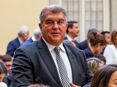Лапорта и Деку подписывают Энтони Гордона