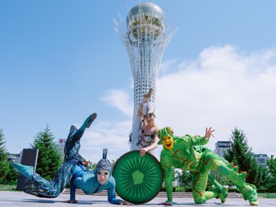  «Попробовали баурсаки, казахские пончики!»: Шоу OVO by Cirque du Soleil открывает для себя Казахстан 