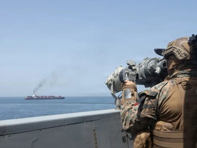 Транзит через Ормузский пролив растет благодаря поддержке США и надеждам на перемирие — СМИ