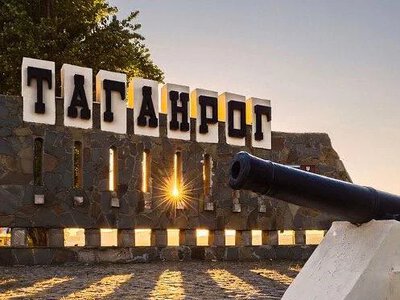 В Таганроге после атаки вспыхнули танкер и резервуар с горючим, есть пострадавшие