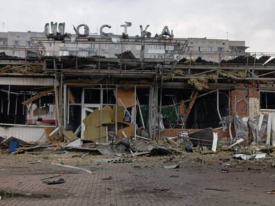 Несколько десятков Шахедов: россияне разрушили железнодорожный вокзал в Шостке (фото)