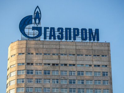 Прибыль Газпрома за квартал рухнула почти вдвое
