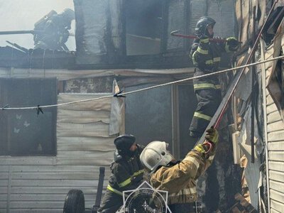  Пожар в частном секторе Астаны: три дома оказались в огне 