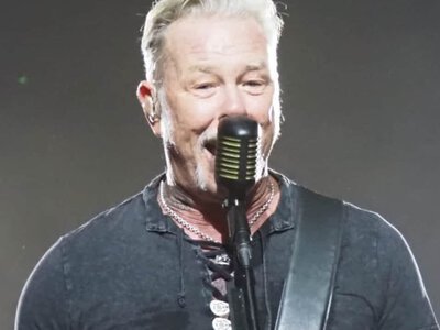 Мы любим тебя: 95 тысяч фанатов Metallica аплодировали девушке из Украины на Олимпийском стадионе (Видео)