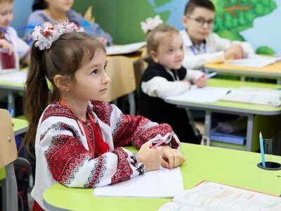 Более 100 подземных школ и 200 тысяч учеников в режиме онлайн: как меняется образование во время войны