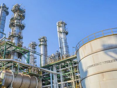 Россия оказалась под угрозой дефицита топлива после рекордных атак Украины по НПЗ