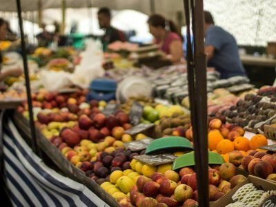 В Украине стремительно дешевеют молодые овощи: что упало в цене больше всего