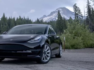 Технологический цирк на колесах: как Tesla научила FSD танцевать на краю пропасти