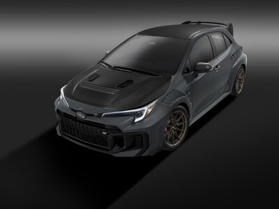 Карбон, 300 сил и нет задних сидений: дебютировала самая экстремальная Toyota Corolla (фото)