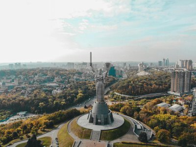 В Киеве сменили движение общественного транспорта после российского обстрела