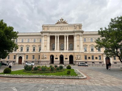 Цены взлетели почти на треть: сколько надо будет платить на обучение в ЛНУ