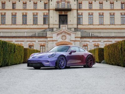 Дерево жизни: Porsche выпустила экстравагантный спорткар специально для Молдовы (фото)