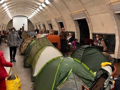 В Киеве разгорелся скандал из-за палаток в метро во время воздушных тревог