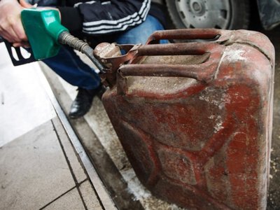 В Москве, Подмосковье и Петербурге начали вводить ограничения на продажу топлива