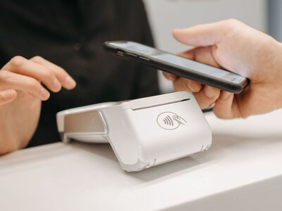 В оккупированном Крыму новая проблема: заплатить карточкой теперь можно не везде