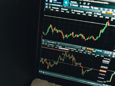 Акции летят вниз на фоне новых атак Ирана
