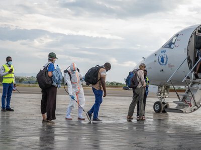 Глава ВОЗ признал отставание в борьбе со вспышкой Эболы в Конго