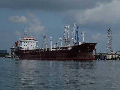 Франция захватила теневой танкер РФ