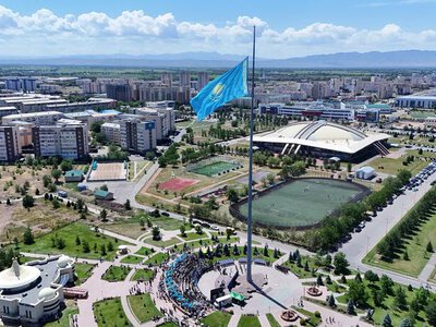 В Жетісу одновременно подняли Флаги на 35 новых флагштоках в 35 населенных пунктах