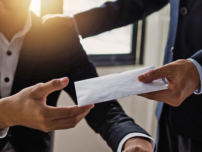 Женщинам платят значительно меньше: в каких отраслях гендерный разрыв в зарплатах самый большой