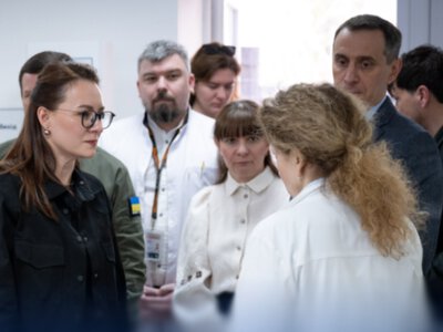 Правительство продлило программу дополнительных выплат медикам на территориях боевых действий до конца 2026 года