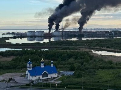 «Дом весь покорежило». Что говорят жители Петербурга об атаке на нефтяной терминал
