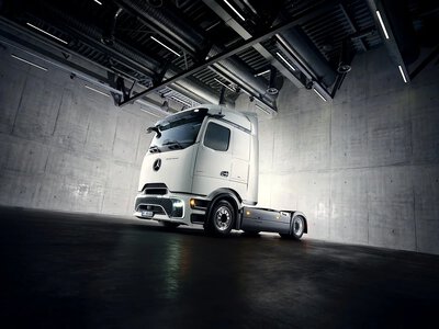 Представлений Mercedes-Benz eActros у версії Lowliner