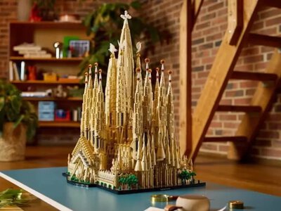 LEGO раскрыл грандиозный архитектурный шедевр: 12 000 деталей легендарного храма Гауди
